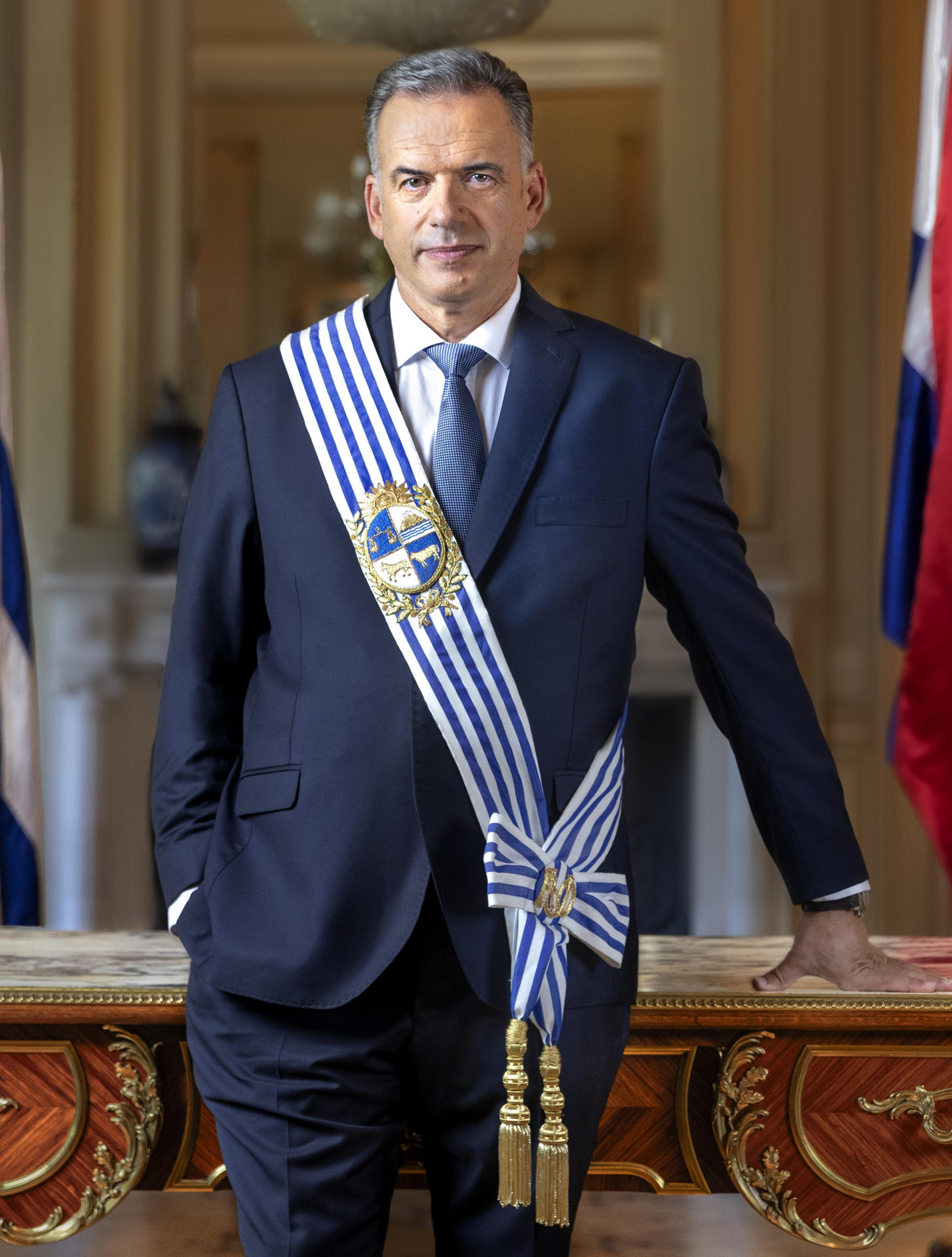 Fotografía sin fecha de captura cedida que muestra la imagen oficial del presidente de Uruguay, Yamandú Orsi, en Montevideo (Uruguay). EFE/ Presidencia De Uruguay