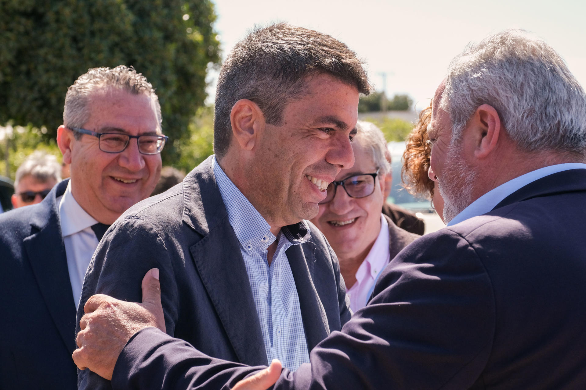 El presidente de la Generalitat, Carlos Mazón, ha participado este sábado en la jornada "El agua y su defensa", que se ha celebrado coincidiendo con el 46 aniversario del Trasvase Tajo-Segura en el Centro Logístico de la Comunidad de Regantes Riegos de Levante Margen Derecha del Río Segura. EFE / Pablo Miranzo