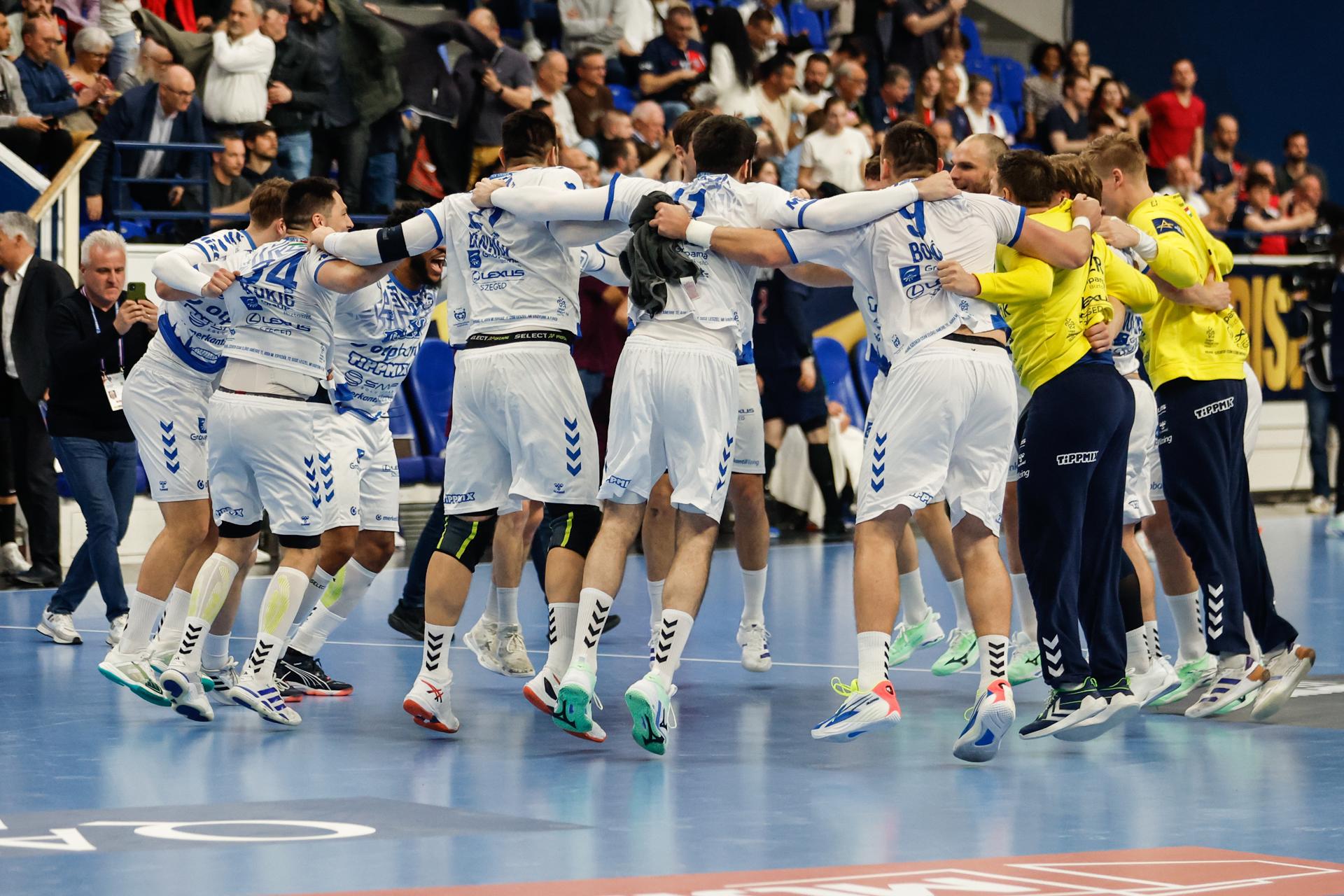 Los jugadores del Pick Szeged celebran su triunfo ante el PSG. EFE/EPA/Mohammed Badra