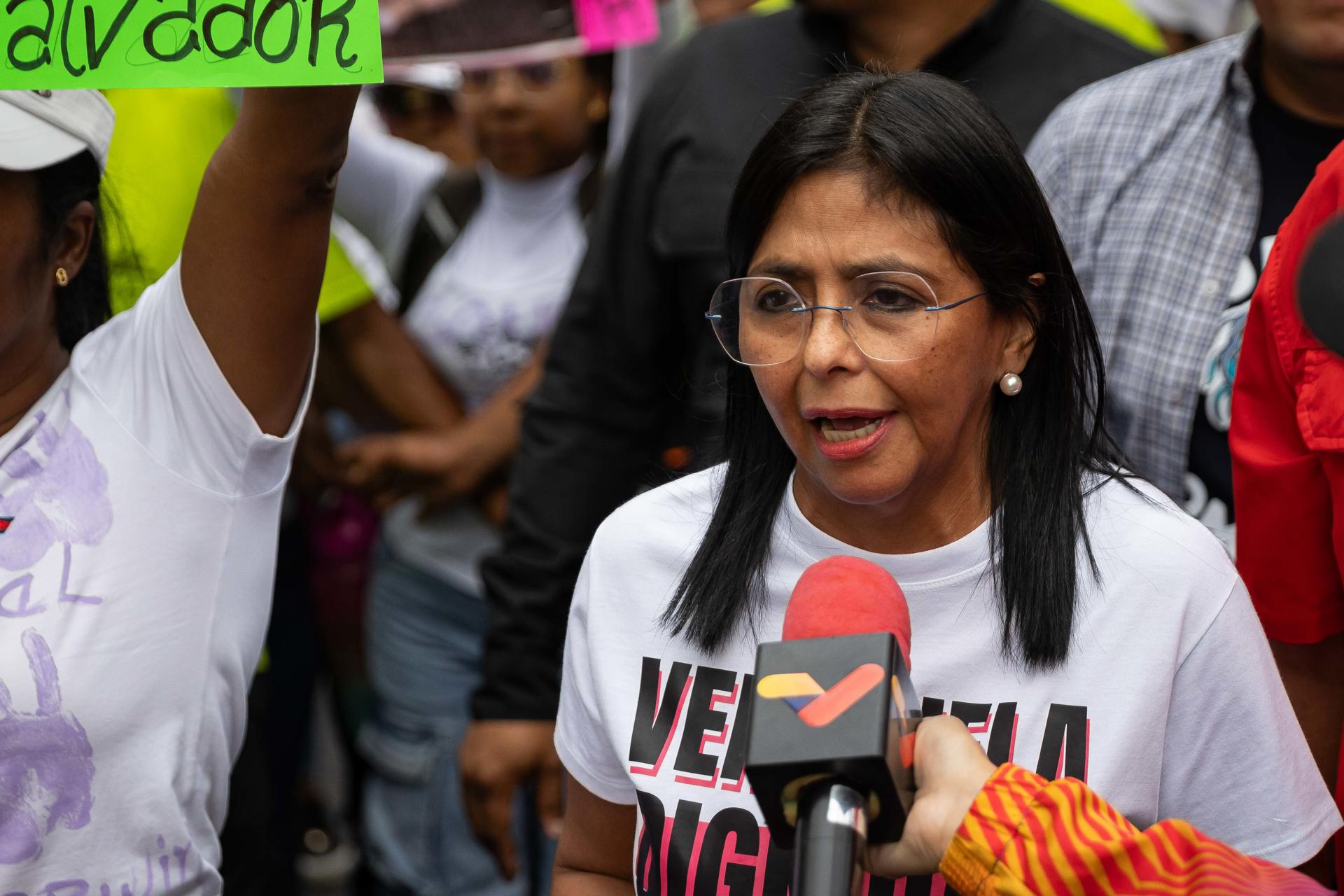 Fotografía de archivo, tomada el pasado 18 marzo, en la que aparece la vicepresidenta ejecutiva de Venezuela, Delcy Rodríguez, durante una marcha, en Caracas (Venezuela). EFE/Ronald Peña