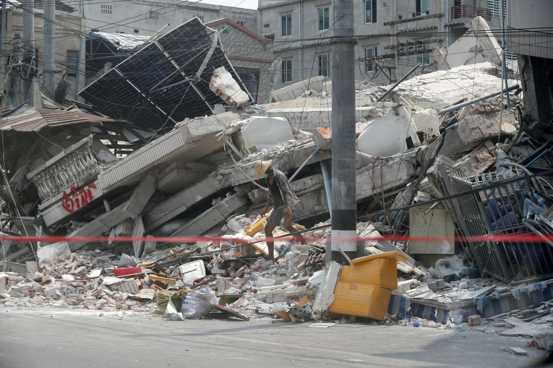 A man walks among debris following an earthquake in Mandalay, Myanmar, 03 April 2025. EFE/EPA/NYEIN CHAN NAING