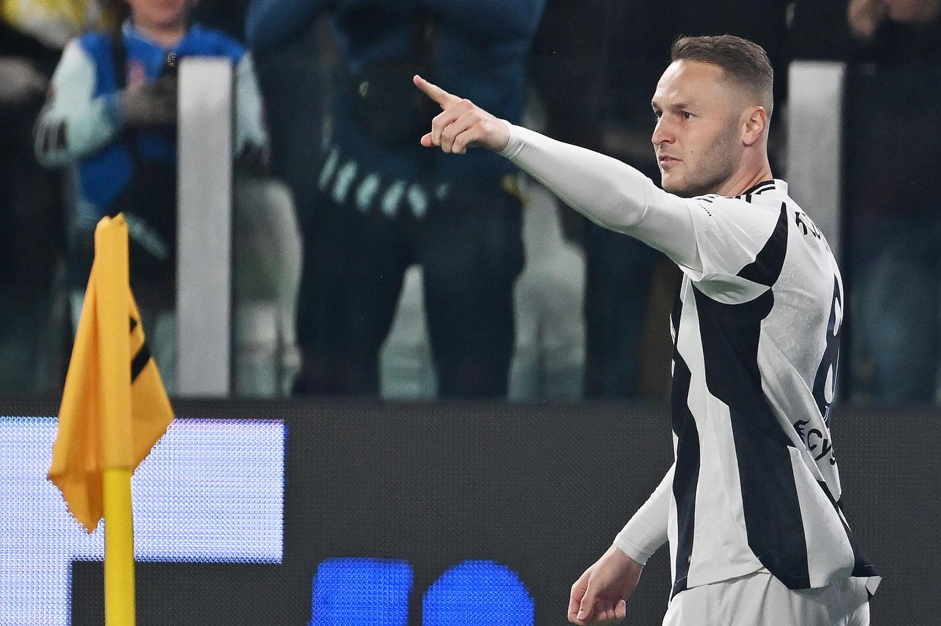 El jugador del Juventus Teun Koopmeiners celebra (1-0) durante el partido de la Serie A que han jugado Juventus FC y US Lecce en el Allianz Stadium en Turín, Italia. EFE/EPA/ALESSANDRO DI MARCO