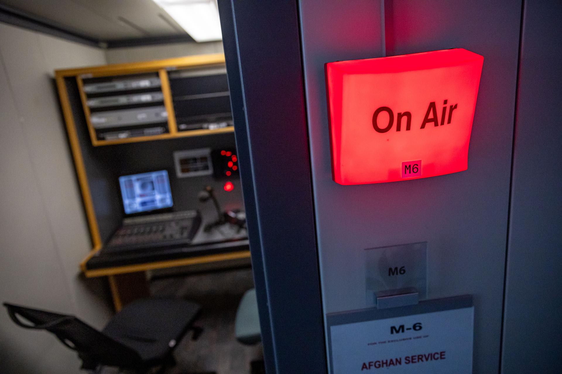 Imagen de archivo de un estudio de radio. EFE/EPA/MARTIN DIVISEK