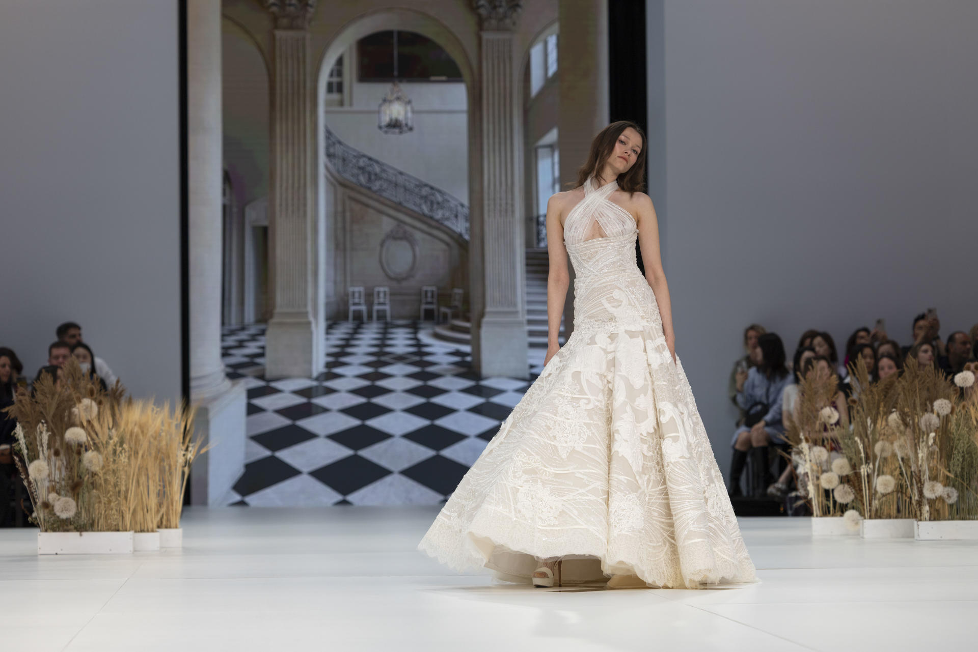 Un momento del desfile de Yolancris en la Barcelona Bridal Fashion Week que abre sus puertas por primera vez sin Pronovias ni Rosa Clará, este miércoles en Barcelona. EFE/Marta Pérez