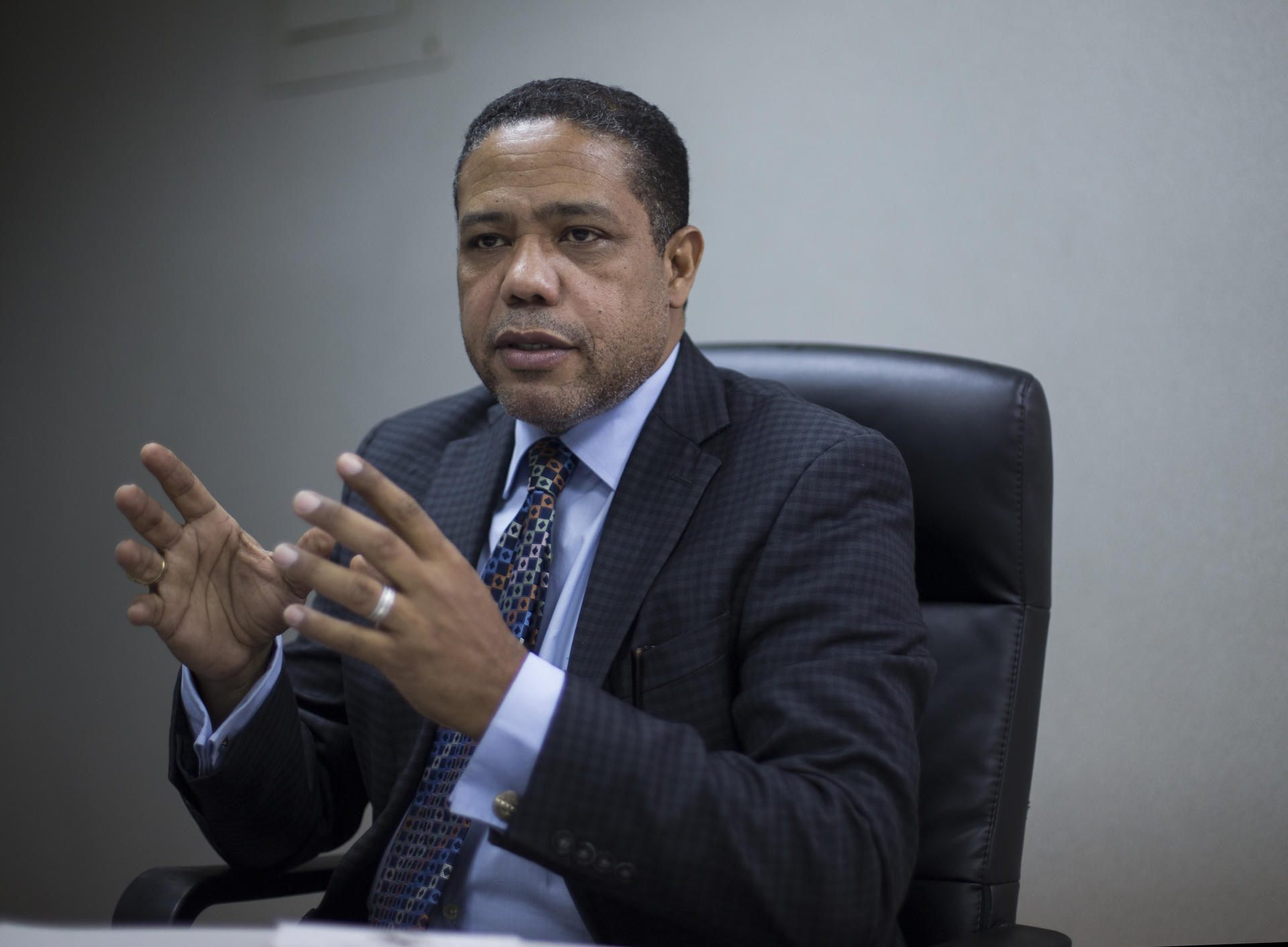 Fotografía de archivo del escritor dominicano Marcelino Ozuna. EFE/Orlando Barría