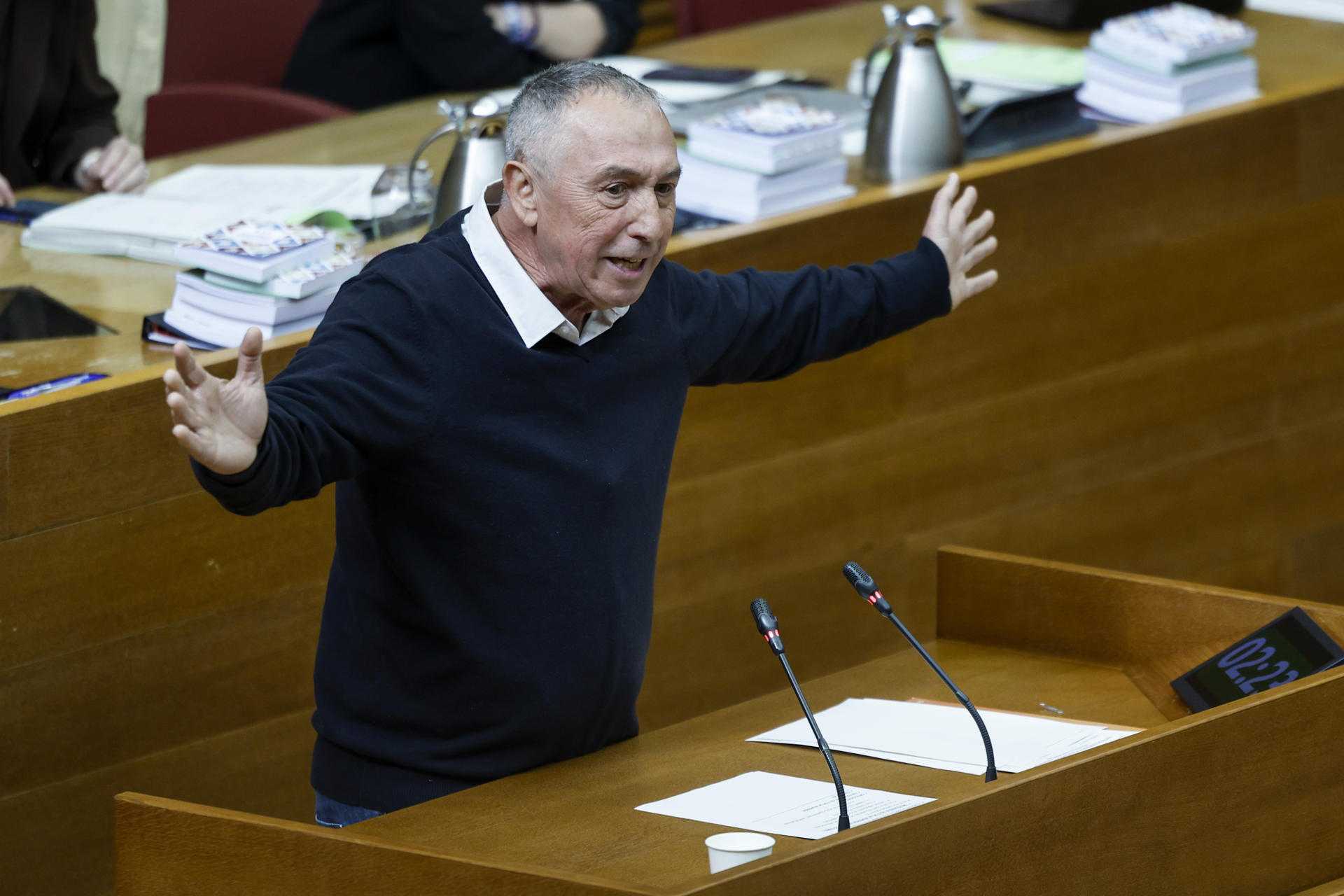 El portavoz parlamentario de Compromís, Joan Baldoví, durante su intervención en la sexta sesión de control parlamentario al president de la Generalitat, Carlos Mazón, tras las inundaciones del 29 de octubre, centrada en la gestión de la dana y los presupuestos de la Generalitat. EFE/Biel Aliño