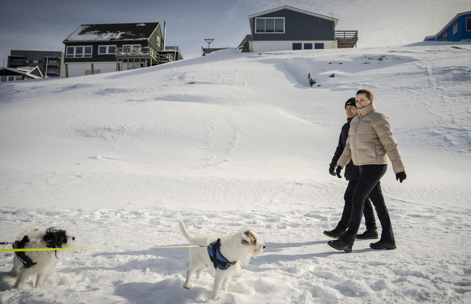 La primera ministra danesa, Mette Frederiksen, vistando este jueves Groenlandia e EFE/EPA/Mads Claus Rasmussen