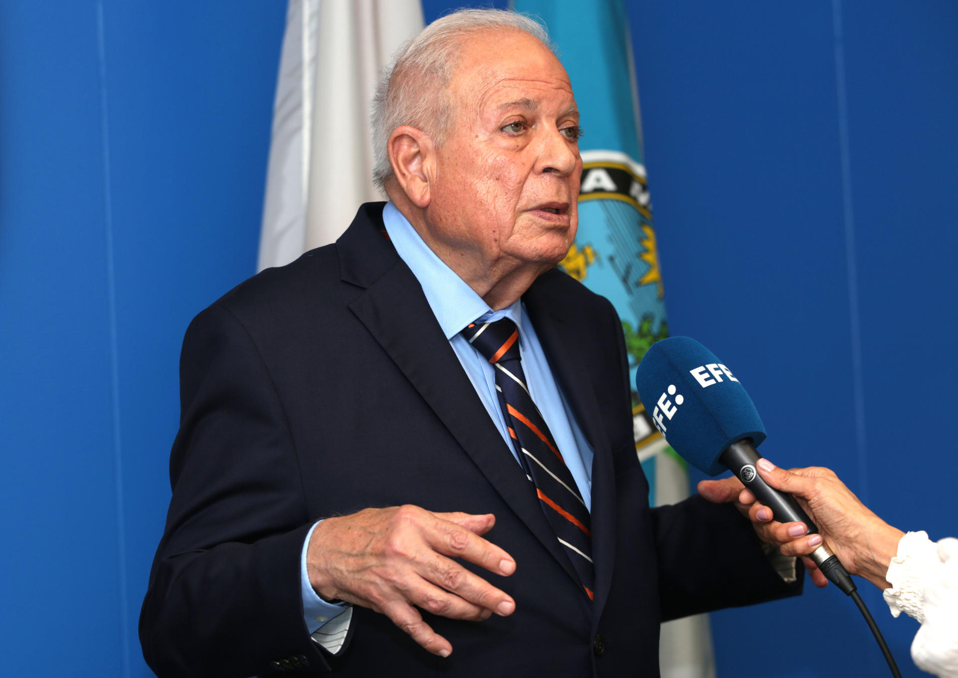 El exalcalde de Miami Tomás Regalado, habla con EFE durante una entrevista el 01 de marzo de 2025 en Miami, Florida (EE.UU.). EFE/Marlon Pacheco