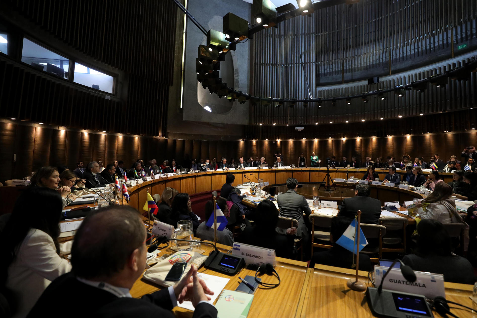 Fotografía cedida este martes, 1 de abril, por la Comisión Económica para América Latina y el Caribe (Cepal) de la inauguración de la octava reunión del foro regional sobre Desarrollo Sostenible para examinar los progresos y desafíos de la Agenda 2030, en Santiago de Chile. EFE/CEPAL