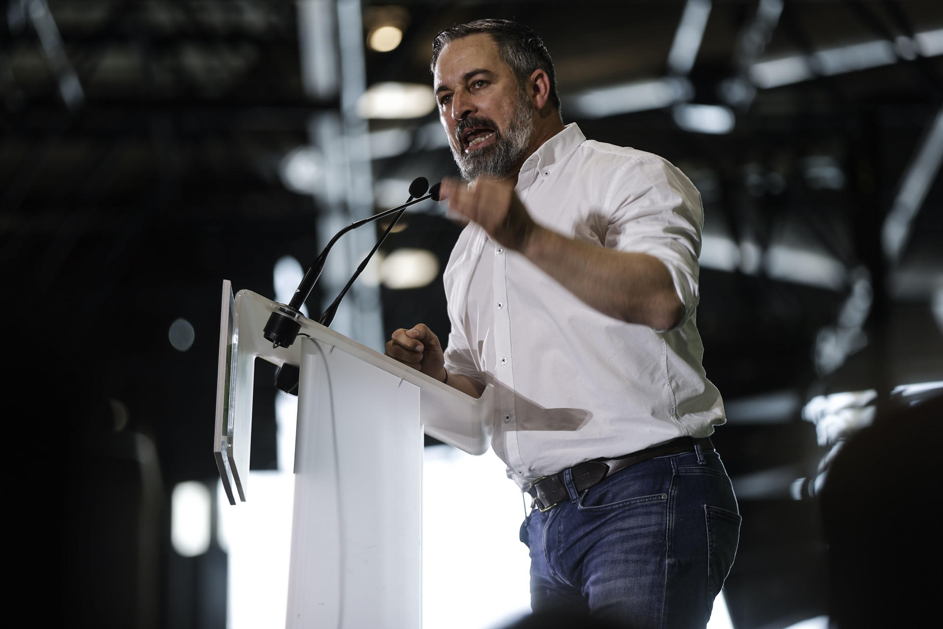 El presidente de Vox, Santiago Abascal, preside una comida con afiliados y simpatizantes en València. EFE/Manuel Bruque