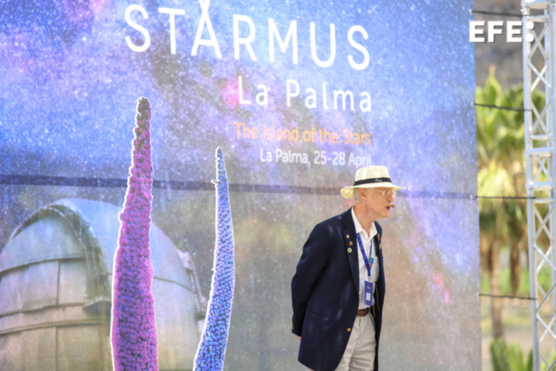 El astrofísico y premio Nobel, John Mather, abre el ciclo de conferencias de este viernes en el Festival Starmus, en una jornada en la que también participarán expertos en biología, física o ciber seguridad. EFE / Luis G Morera