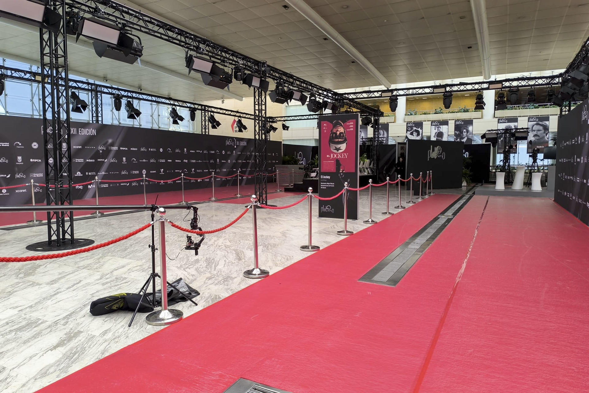 Fotografía este viernes, de los preparativos para los Premios Platino 2025 que se celebrarán en Madrid este domingo 27 de abril. EFE/ Alida Juliani Sanchez