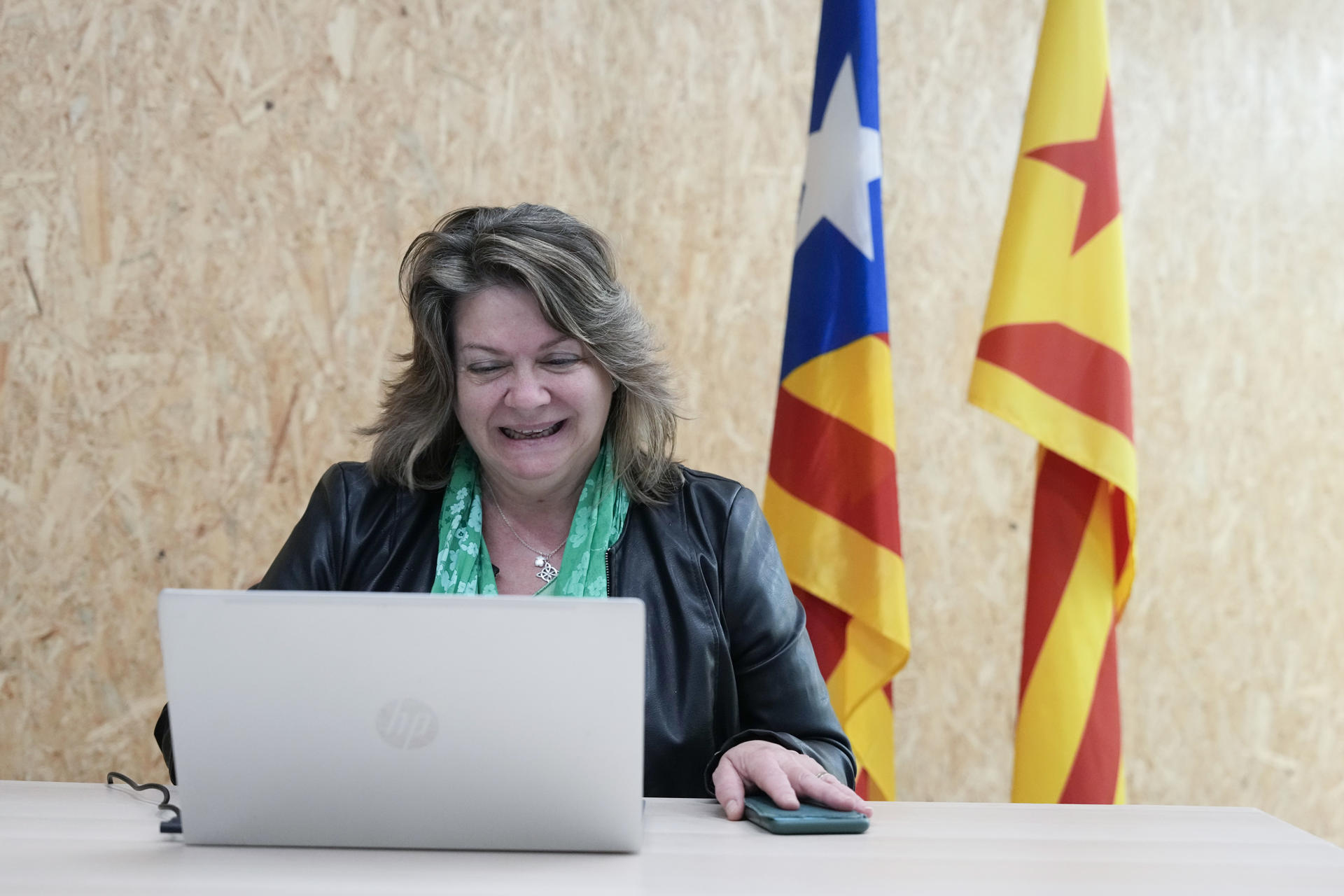 Creu Camacho, la candidata del sector crítico a la dirección de ERC que encabeza Oriol Junqueras, ha dado este sábado la sorpresa y ha ganado las elecciones internas de la federación barcelonesa del partido, con un 49,6 % de los votos, por delante del 47,5 % cosechado por la aspirante oficialista, Eva Baró. EFE/Alejandro García