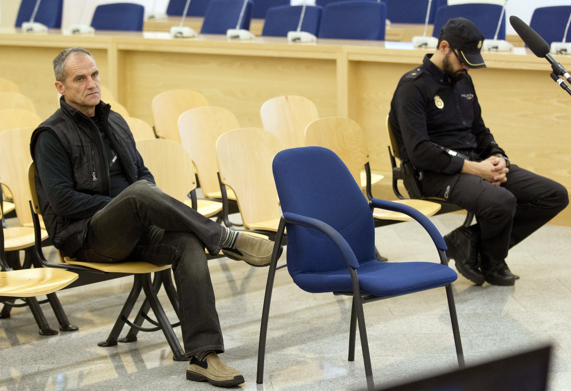 - El exdirigente de ETA José Javier Arizkuren Ruiz, "Kantauri", durante el juicio en la Audiencia Nacional por ordenar el asesinato del concejal del PP Alberto Jiménez-Becerril y su esposa. EFE/Chema Moya ***POOL***