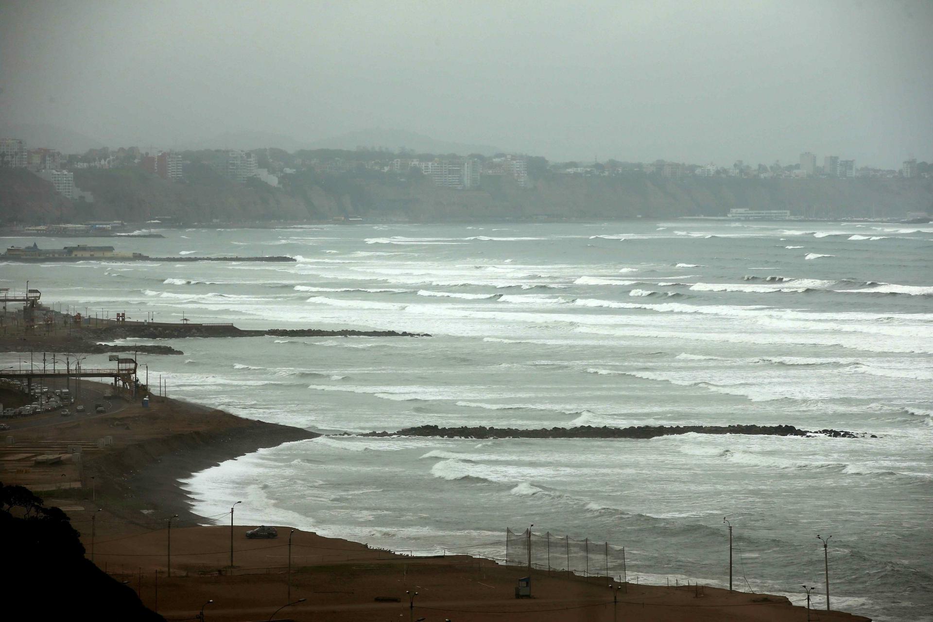 Fotografía de archivo que muestra las playas de la Costa Verde de la ciudad de Lima (Perú). EFE/Ernesto Arias