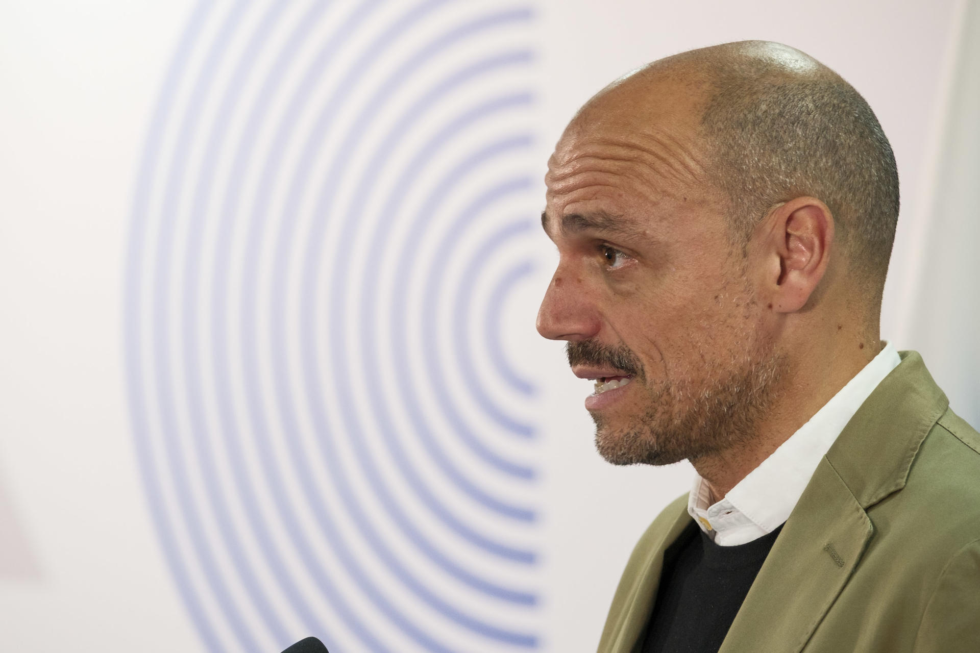 El portavoz del Gobierno de Canarias, Alfonso Cabello, en rueda de prensa este lunes. EFE/Ángel Medina G.