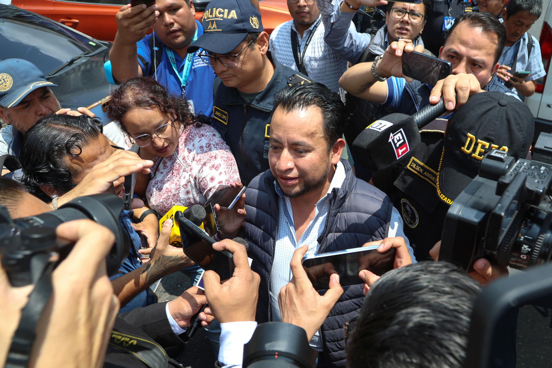 El actual viceministro de Desarrollo Sostenible de Guatemala, Luis Pacheco, habla con la prensa este 23 de abril de 2025, en Ciudad de Guatemala (Guatemala). EFE/ Mariano Macz