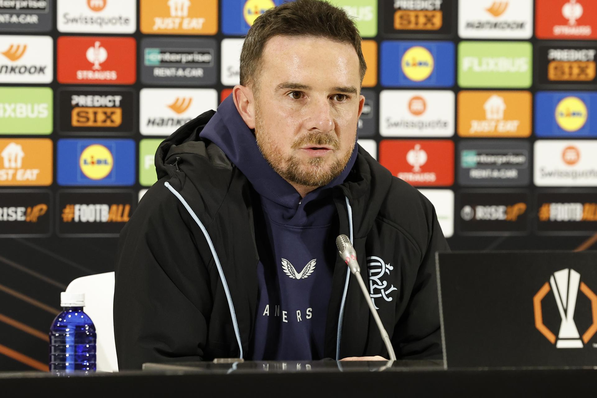El entrenador del Glasgow Rangers, Barry Ferguson, ha ofrecido este miércoles en Bilbao una rueda de prensa previa al partido de Liga Europa del jueves ante el Athletic de Bilbao en San Mamés, choque de vuelta de cuartos de final. EFE/Miguel Toña