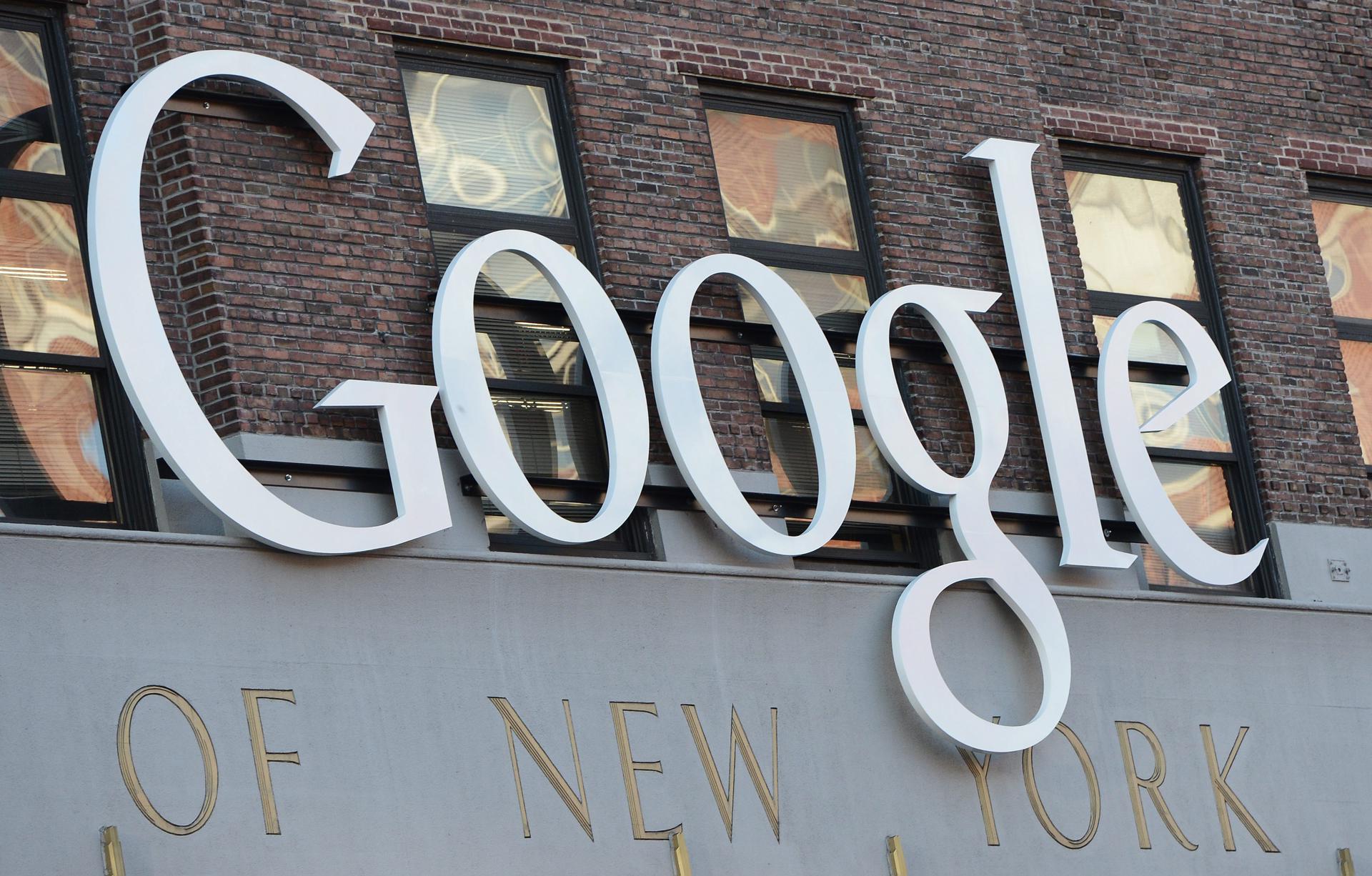 Fotografía de archivo del logo del gigante tecnológico Google, en la sede de la firma en Nueva York (NY, EE.UU.). EFE/Andrew Gombert