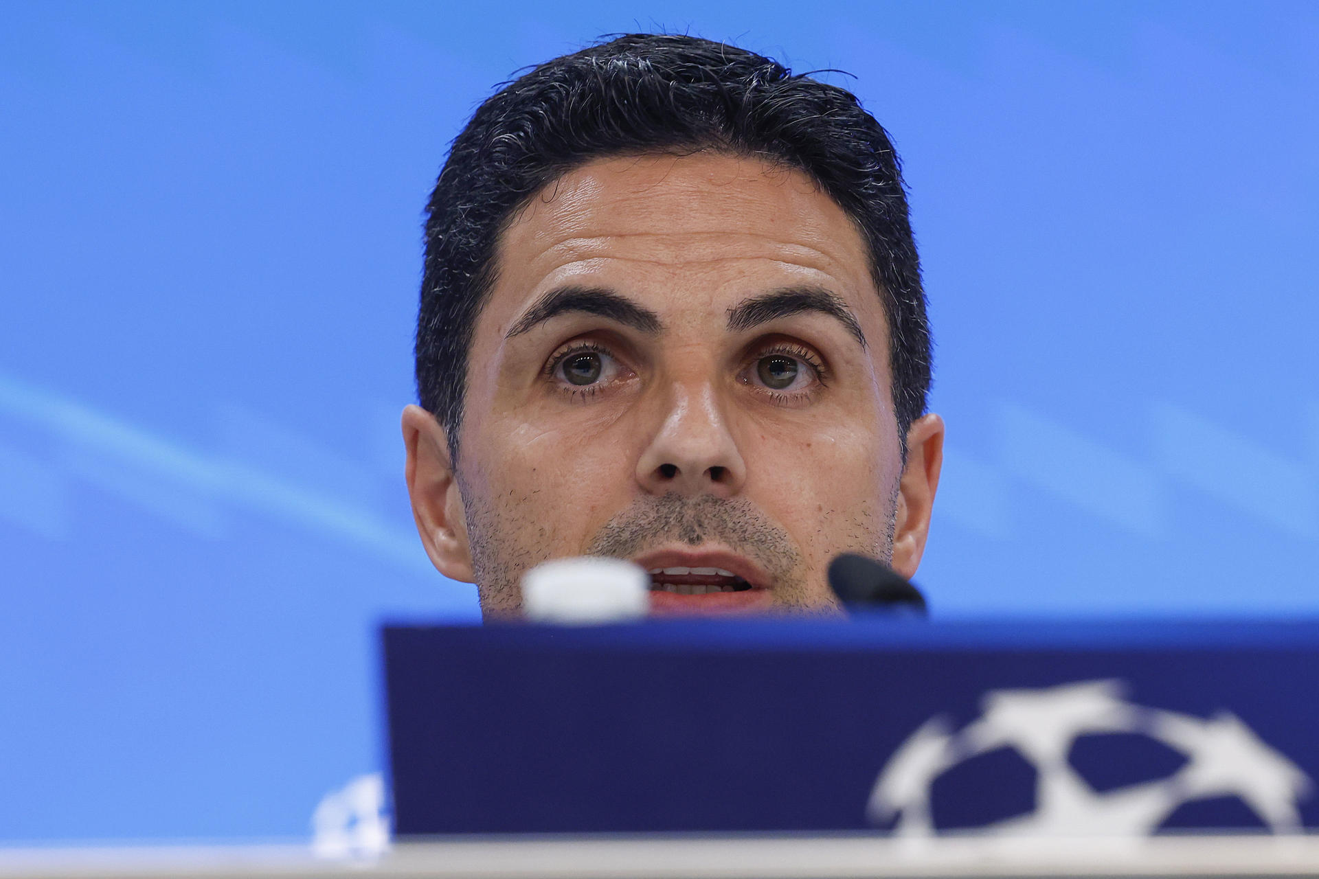 El entrenador del Arsenal, Mikel Arteta, durante la rueda de prensa ofrecida este martes en Madrid, en la víspera del partido de vuelta de cuartos de final de la Liga de Campeones que Real Madrid y Arsenal FC disputarán en el estadio Santiago Bernabéu. EFE/J.P. Gandul