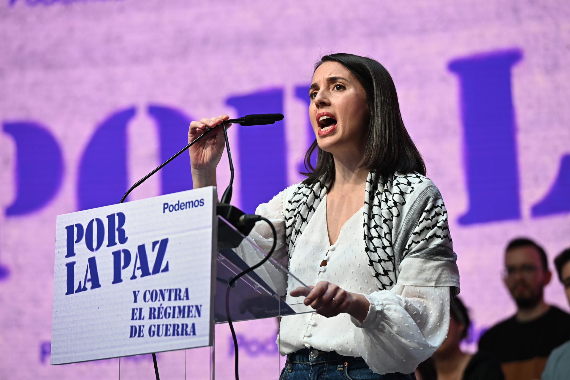 La eurodiputada de Podemos Irene Montero, durante su intervención este domingo en el acto "Por la paz y contra el régimen de guerra" organizado por la formación morada en Madrid. EFE/ Fernando Villar