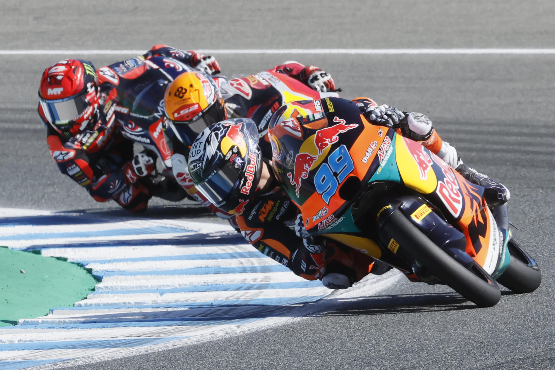 El piloto español José Antonio Rueda, del equipo Red Bull KTM Ajo, durante la carrera de Moto3 del Gran Premio de España MotoGP 2025 en el circuito 'Ángel Nieto' de Jerez de la Frontera. EFE/ José Manuel Vidal