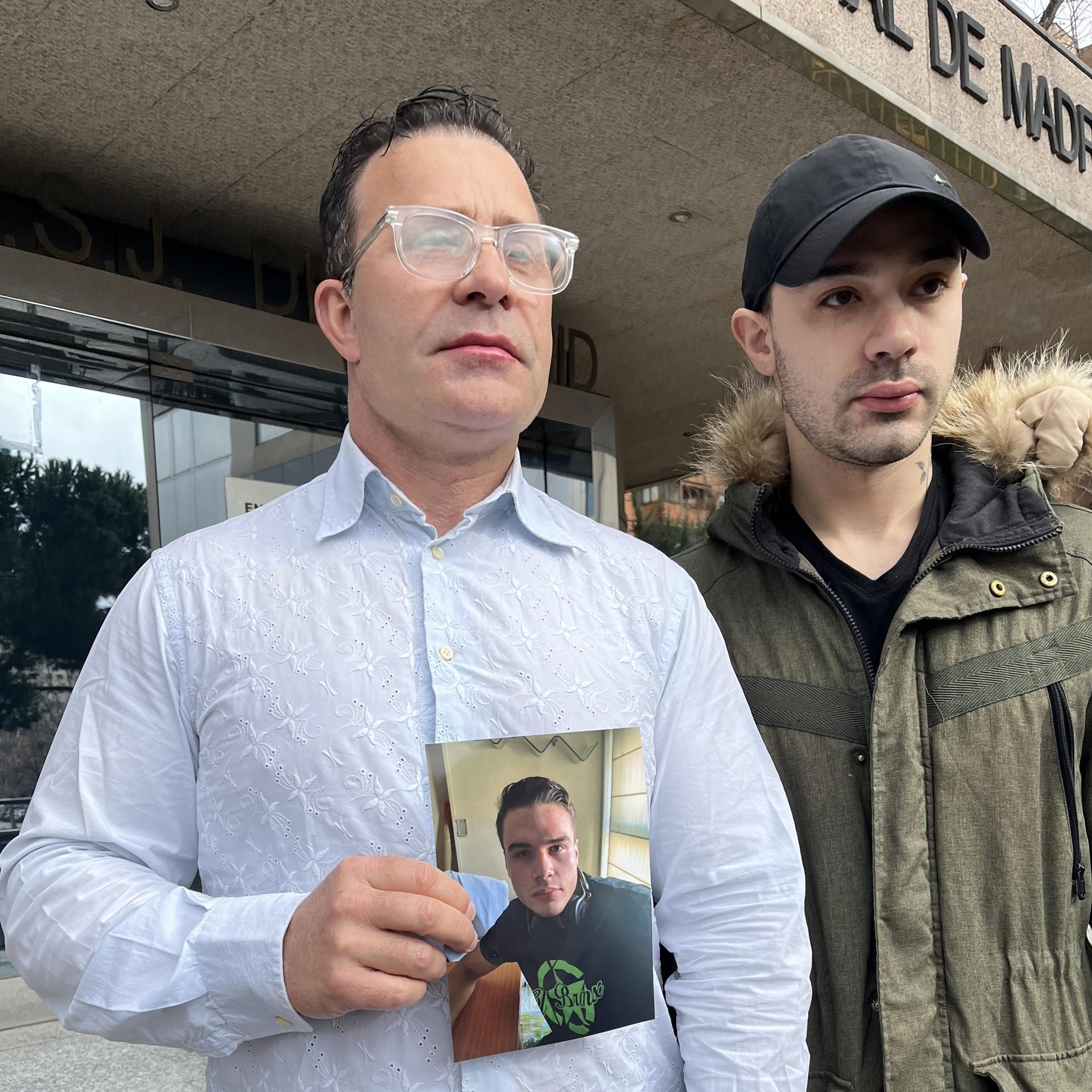 Juicio en la Audiencia Provincial de Madrid contra tres presuntos miembros de Dominican Don't Play (DDT) acusados del asesinato de un joven al que propinaron golpes, cuchilladas y machetazos por todo el cuerpo el 19 de agosto de 2021 en Madrid. EFE/Antonio Gallego