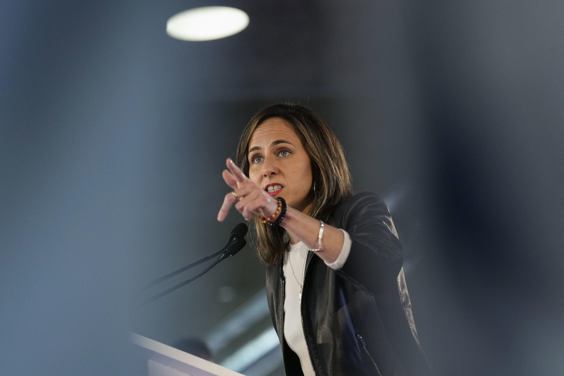 Ione Belarra interviene durante la Asamblea Ciudadana de Podemos celebrada, este sábado, en la Casa de Campo en Madrid. Ione Belarra ha sido reelegida este sábado secretaria general de Podemos en la quinta asamblea estatal del partido con un 90 % de apoyos y 24.454 votos de los inscritos que han votado telemáticamente, casi la mitad de los obtenidos en el anterior mandato, y volverá a hacer tándem con la eurodiputada Irene Montero como número dos. EFE/ Borja Sánchez-Trillo
