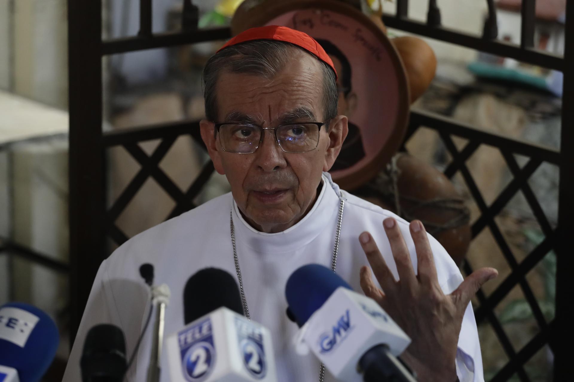 Fotografía de archivo del cardenal salvadoreño Gregorio Rosa Chávez. EFE/ Rodrigo Sura