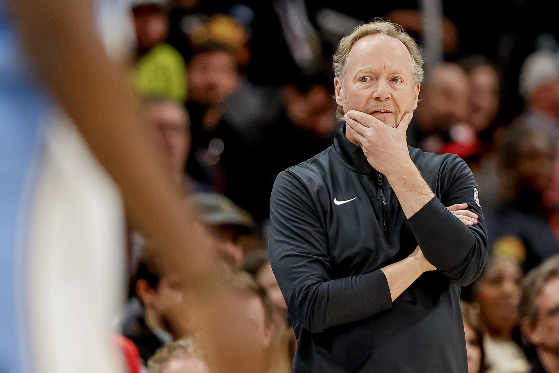 Fotografía de archivo del 15/01/2025 del entrenador de los Phoenix Suns, Mike Budenholzer. EFE/ERIK S. LESSER