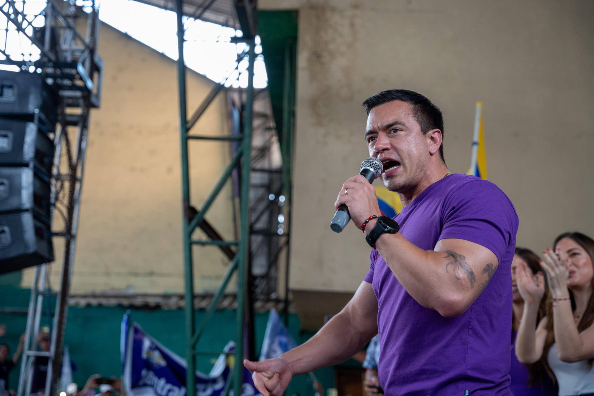 El presidente de Ecuador, Daniel Noboa, habla durante un evento de campaña electoral este sábado, en Guayaquil. EFE/ Mauricio Torres