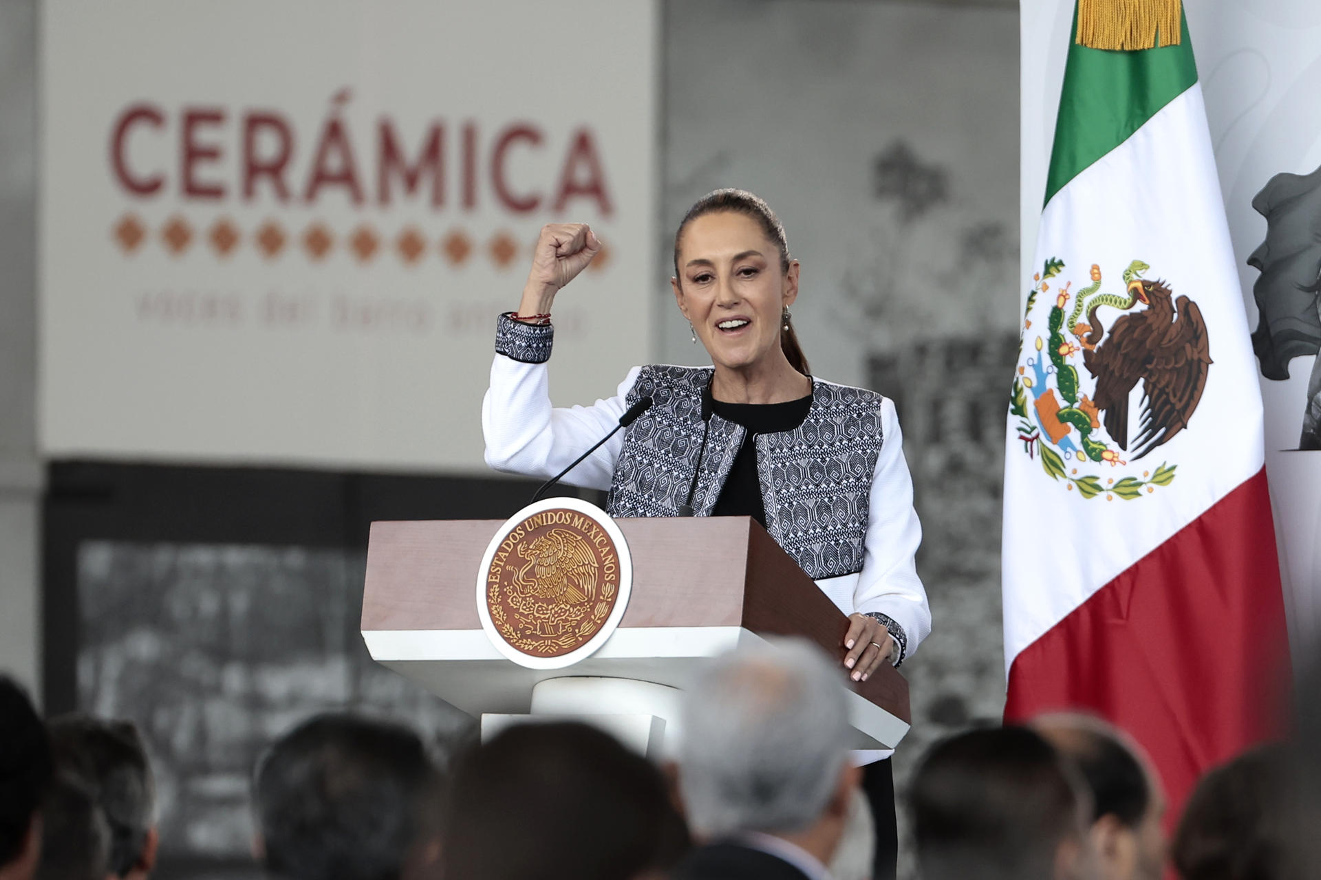 La presidenta de México, Claudia Sheinbaum, habla durante la presentación del "Plan México: fortaleciendo la economía y el bienestar" este jueves, en el Museo Nacional de Antropología en Ciudad de México (México). EFE/ José Méndez