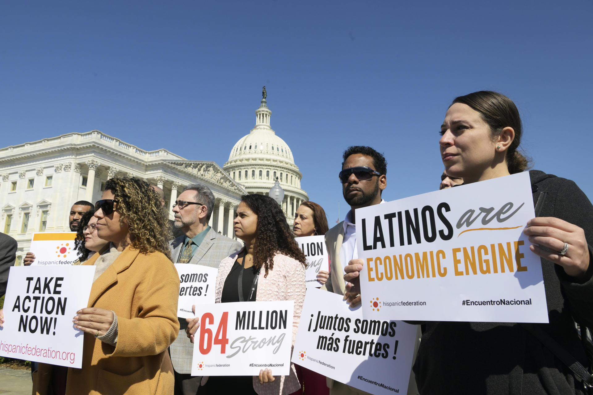 Fotografía de archivo del 25 de marzo de 2025 de activistas y afiliados de la Hispanic Federation (HF) sosteniendo carteles durante una rueda de prensa frente a la sede del Congreso estadounidense en Washington (Estados Unidos). EFE/ Lenin Nolly