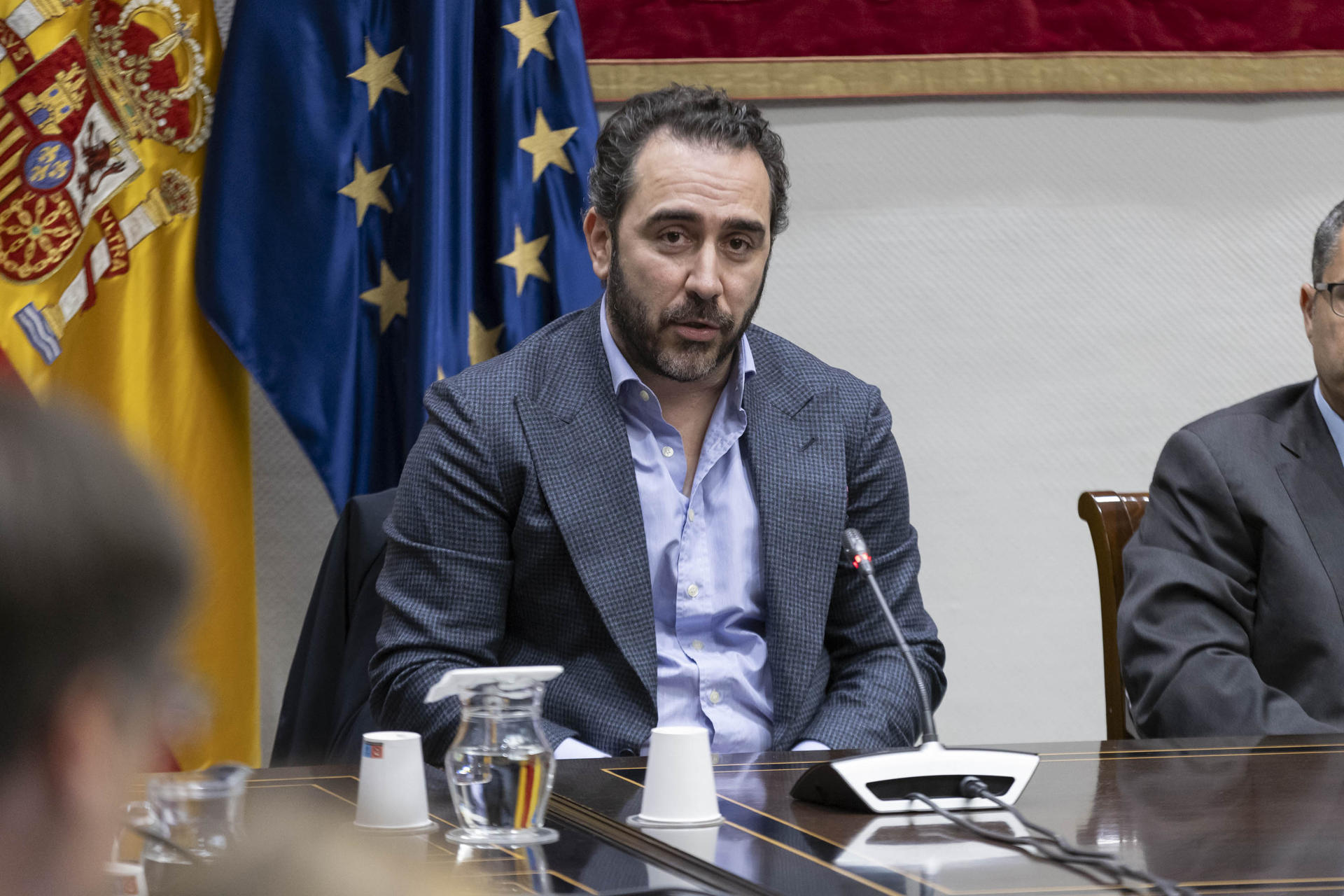 Imagen de archivo (30/01/2025) del abogado y empresario Víctor de Aldama al comparecer en el Parlamento de Canarias en la comisión parlamentaria que investiga la compra de material sanitario por parte del Gobierno de Canarias durante la pandemia. EFE/ Miguel Barreto