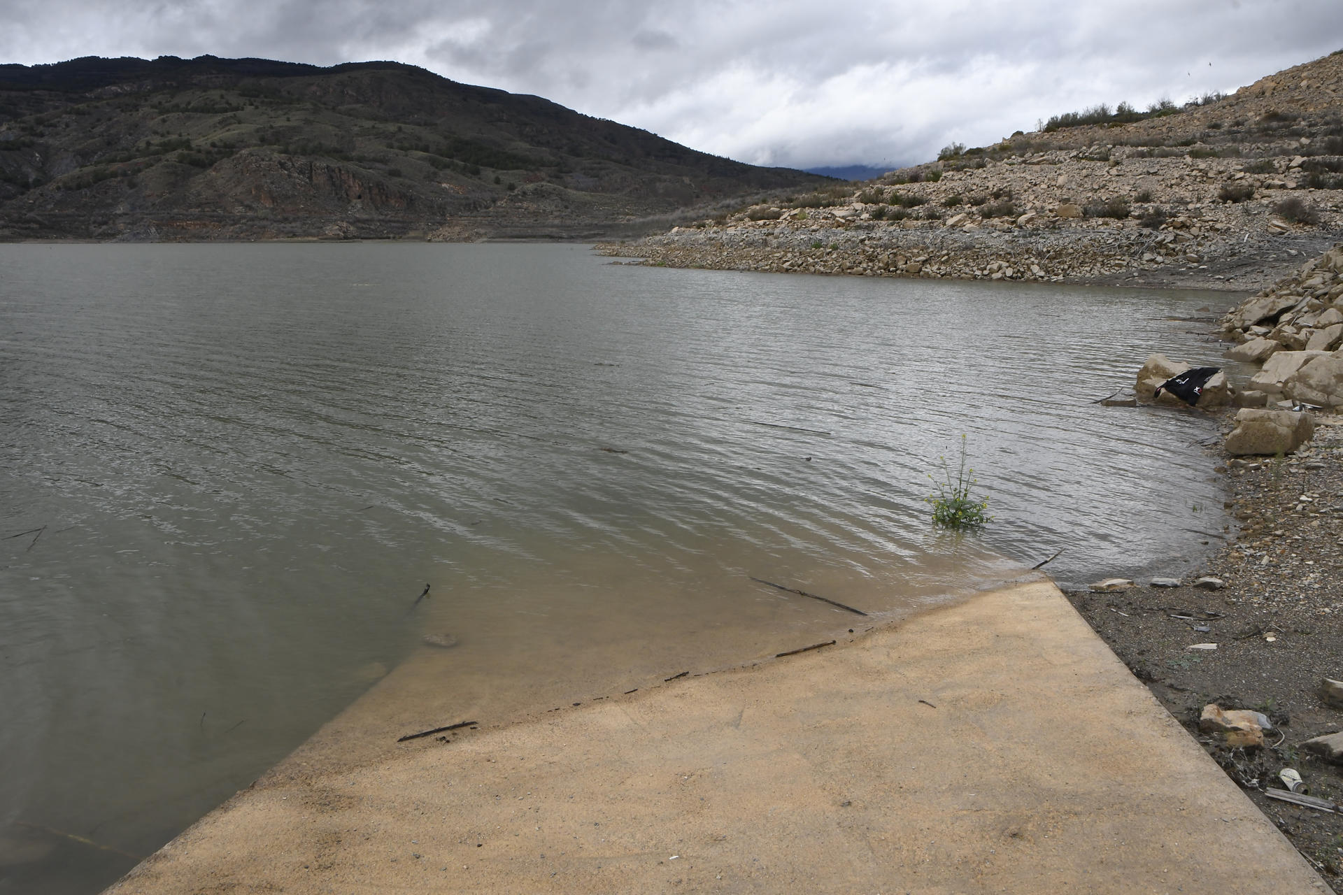 En la imagen, pantano de Beninar en Berja, Almería. EFE / Carlos Barba