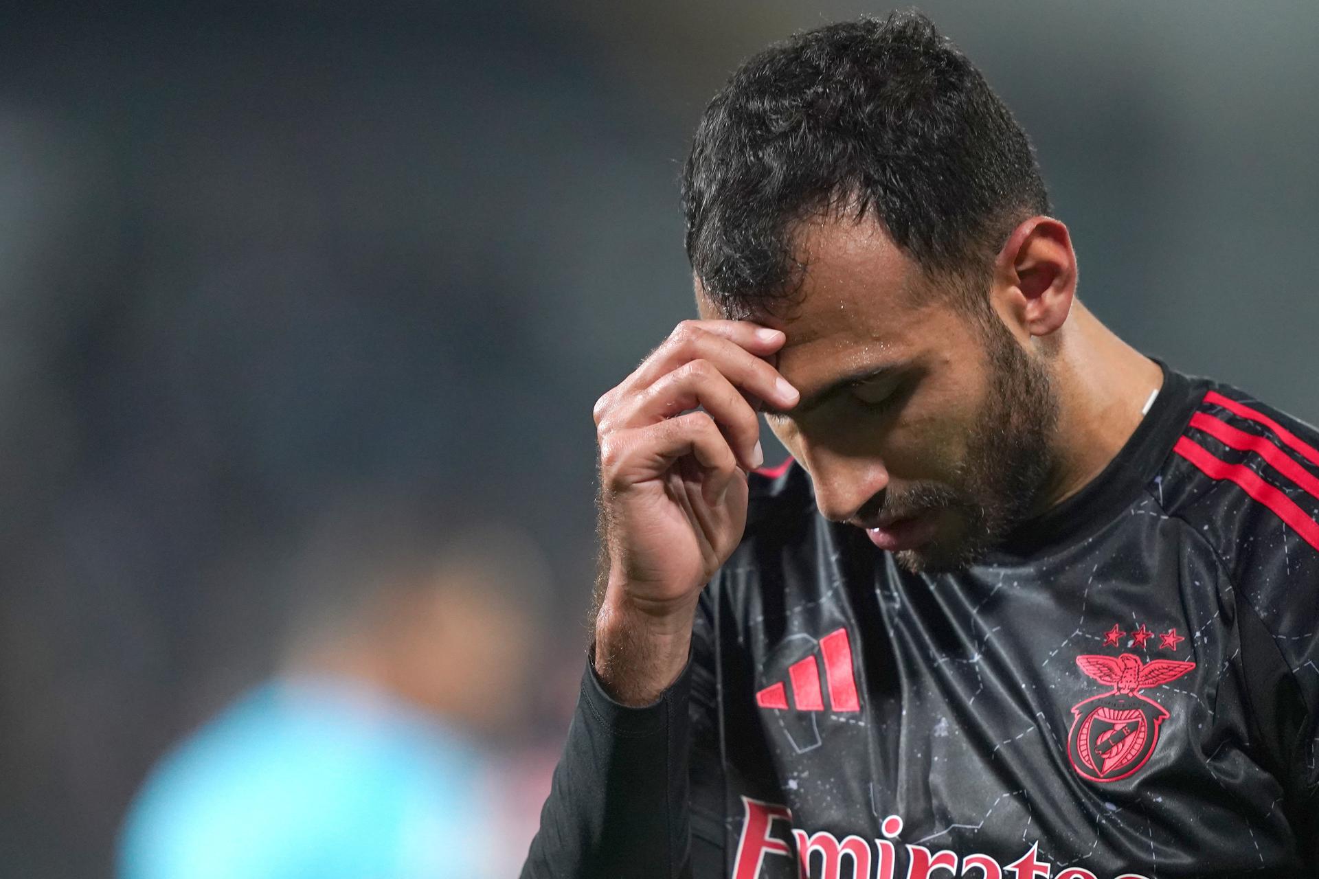 El delantero griego del Benfica Vangelis Pavlidis, tras marcar el tercer gol en la victoria del equipo lisboeta sobre el Vitoria, el pasado sábado. EFE/EPA/HUGO DELGADO