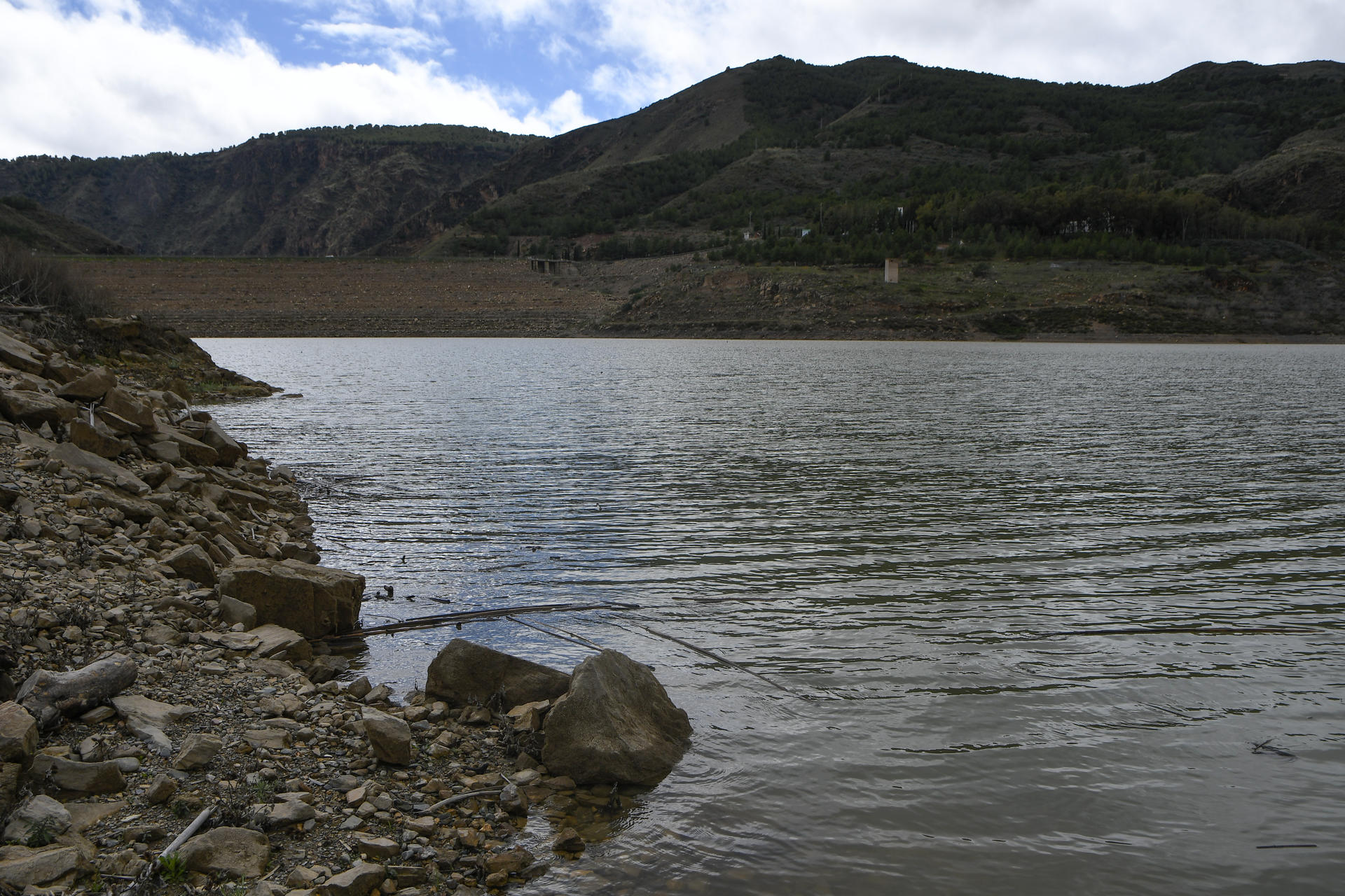 En la imagen, pantano de Beninar en Berja, Almería. EFE / Carlos Barba