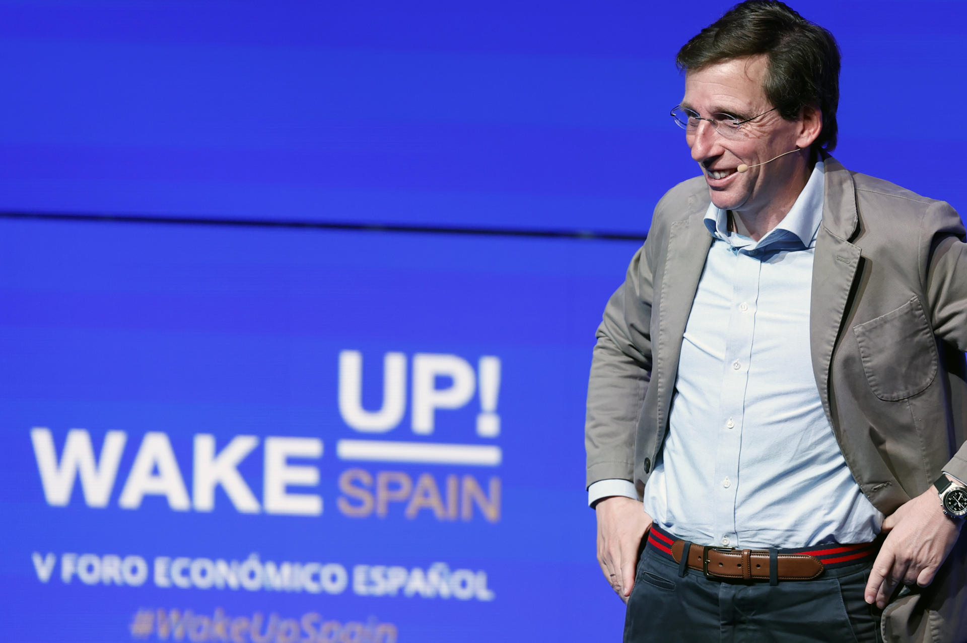 El alcalde de Madrid, José Luis Martínez-Almeida tras participar en la última jornada del foro 'Wake up, Spain' este viernes en Madrid. EFE/Juan Carlos Hidalgo