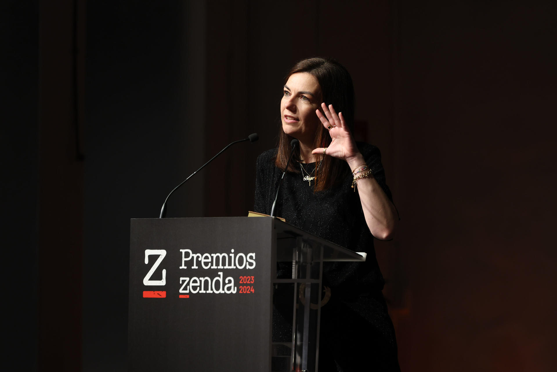Imagen de La escritora y abogada Ledicia Costas durante la entrega de los Premios Zenda. EFE/ Kiko Huesca