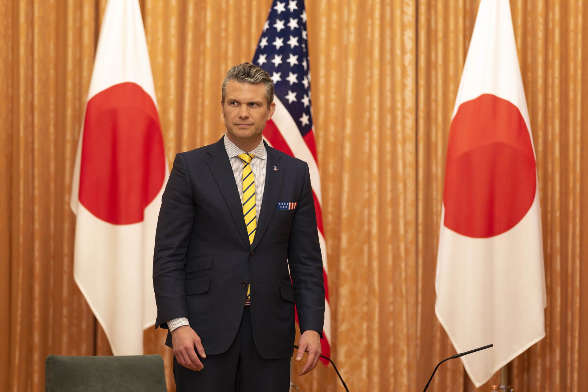 El secretario de Defensa de Estados Unidos, Pete Hegseth, durante una visita oficial a Japón, el pasado 30 de marzo, en Tokio. EFE/Stanislav Kogiku/Pool