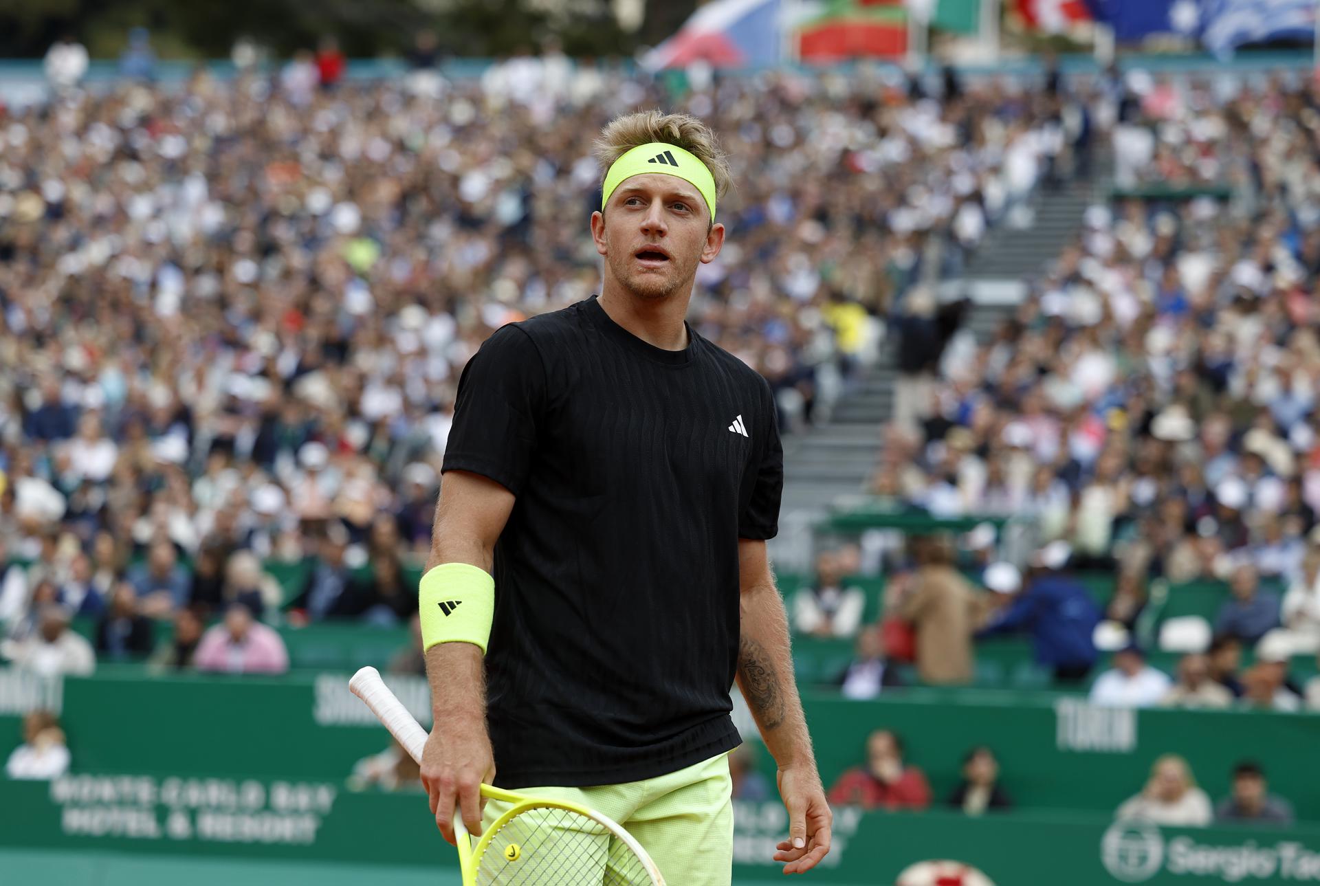 El tenista español Alejandro Davidovich Fokina durante la semifinal del torneo de Monte Carlo, disputada contra el también español Carlos Alcaraz. EFE/EPA/SEBASTIEN NOGIER