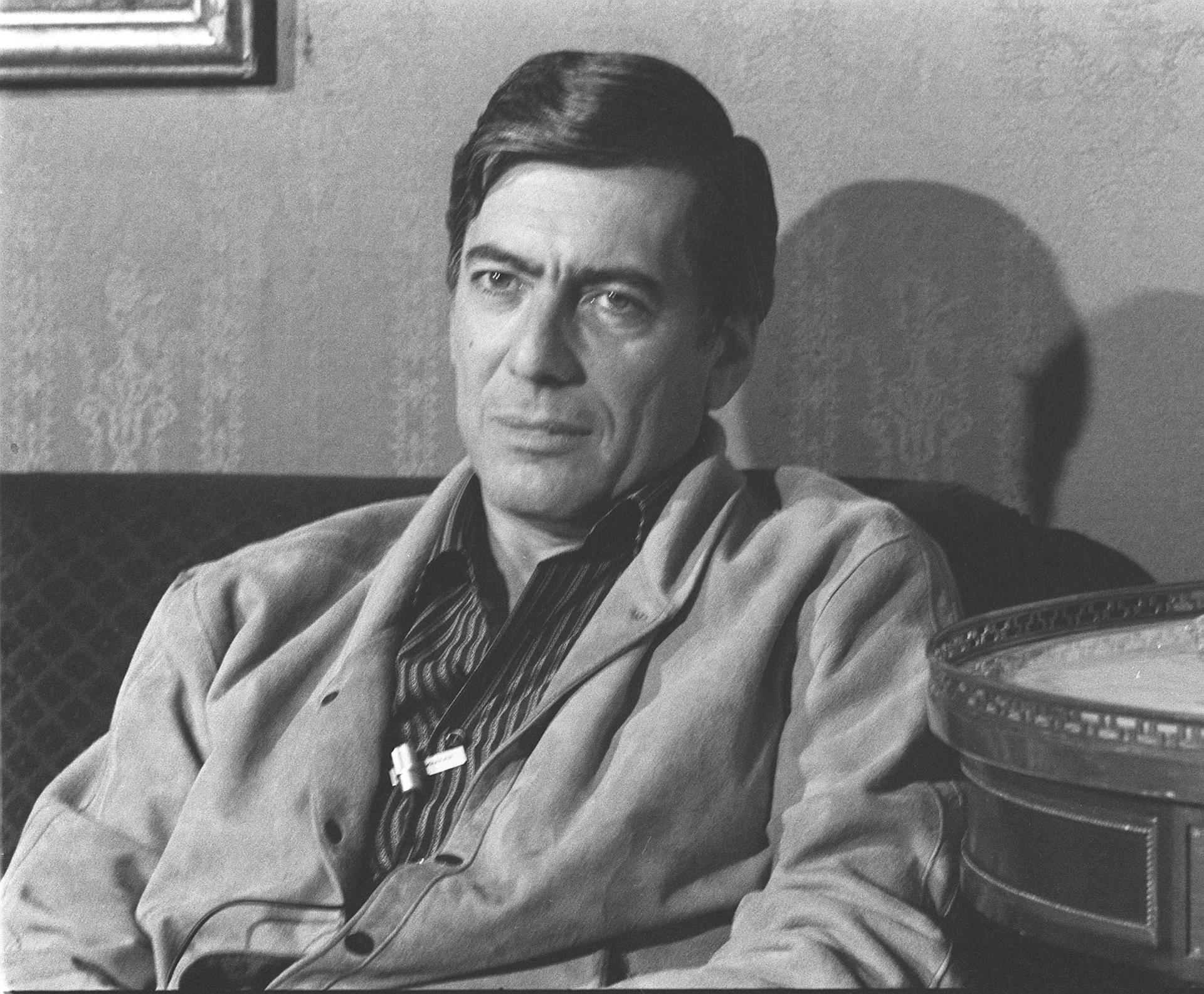 Fotografía de archivo, tomada en octubre de 1981, del escritor peruano Mario Vargas Llosa, en Madrid (España). EFE