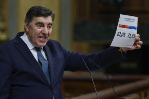 El diputado del PP José Antonio Bermúdez de Castro interviene durante el pleno del Congreso, este martes en Madrid. EFE/ Chema Moya