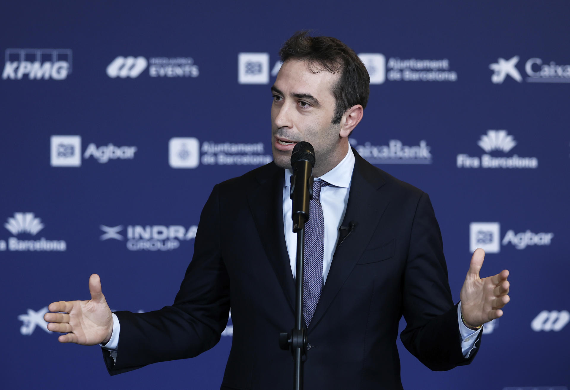 Imagen de archivo del ministro de Economía, Carlos Cuerpo, durante su intervención en la segunda jornada de la reunión anual del Cercle d'Economia. EFE/Andreu Dalmau