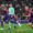 El delantero del Barcelona Raphinha (i) celebra tras marcar ante el Valladolid, durante el partido de LaLiga de fútbol que Real Valladolid y FC Barcelona disputaron en el estadio José Zorrilla. EFE/R. García