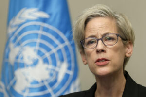 La relatora especial de las Naciones Unidas sobre la Independencia de Magistrados y Abogados, Margaret Satterthwaite, habla durante una rueda de prensa este viernes en Ciudad de Guatemala (Guatemala). EFE/ Mariano Macz