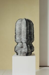Imagen de la escultura de Kunimasa Aoki ganadora del Craft Prize 2025 que otorga Loewe. Cedida por la Fundación Loewe //EFE/SOLO USO EDITORIAL//