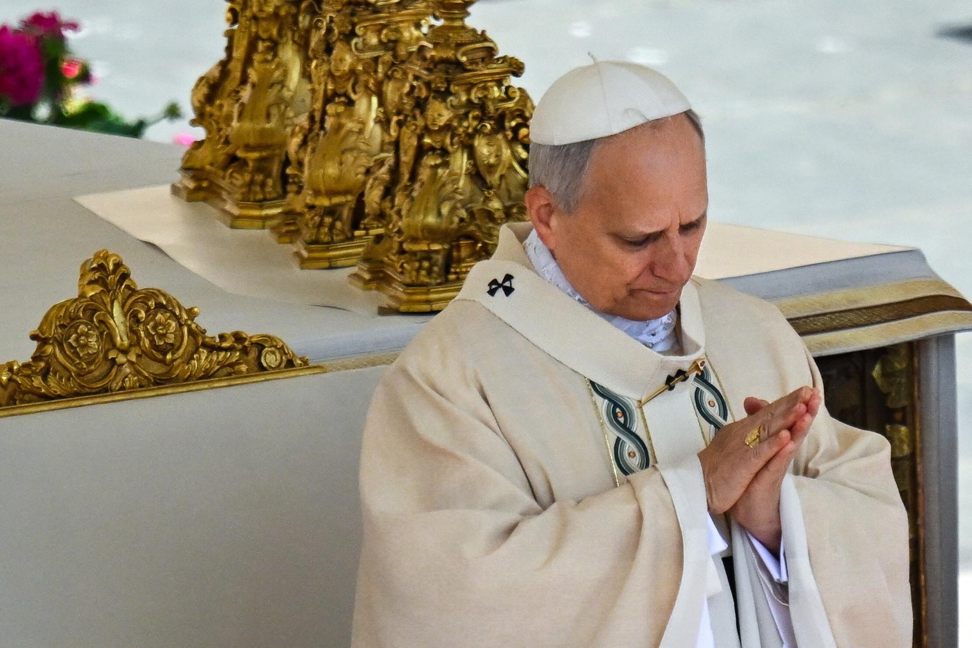 El papa León XIV encabeza la Santa Misa para el comienzo del Pontificado, en la Plaza de San Pedro, en la Ciudad del Vaticano, el 18 de mayo de 2025. EFE/EPA/DAREK DELMANOWICZ POLONIA OUT