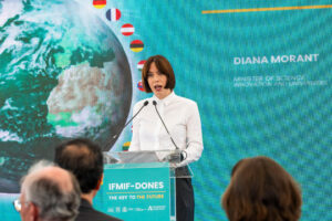 La ministra de Ciencia, Innovación y Universidades, Diana Morant interviene durante el acto de colocación de la primera piedra del acelerador de partículas IFMIF-DONES en Escúzar (Granada) este lunes. EFE/ Miguel Angel Molina