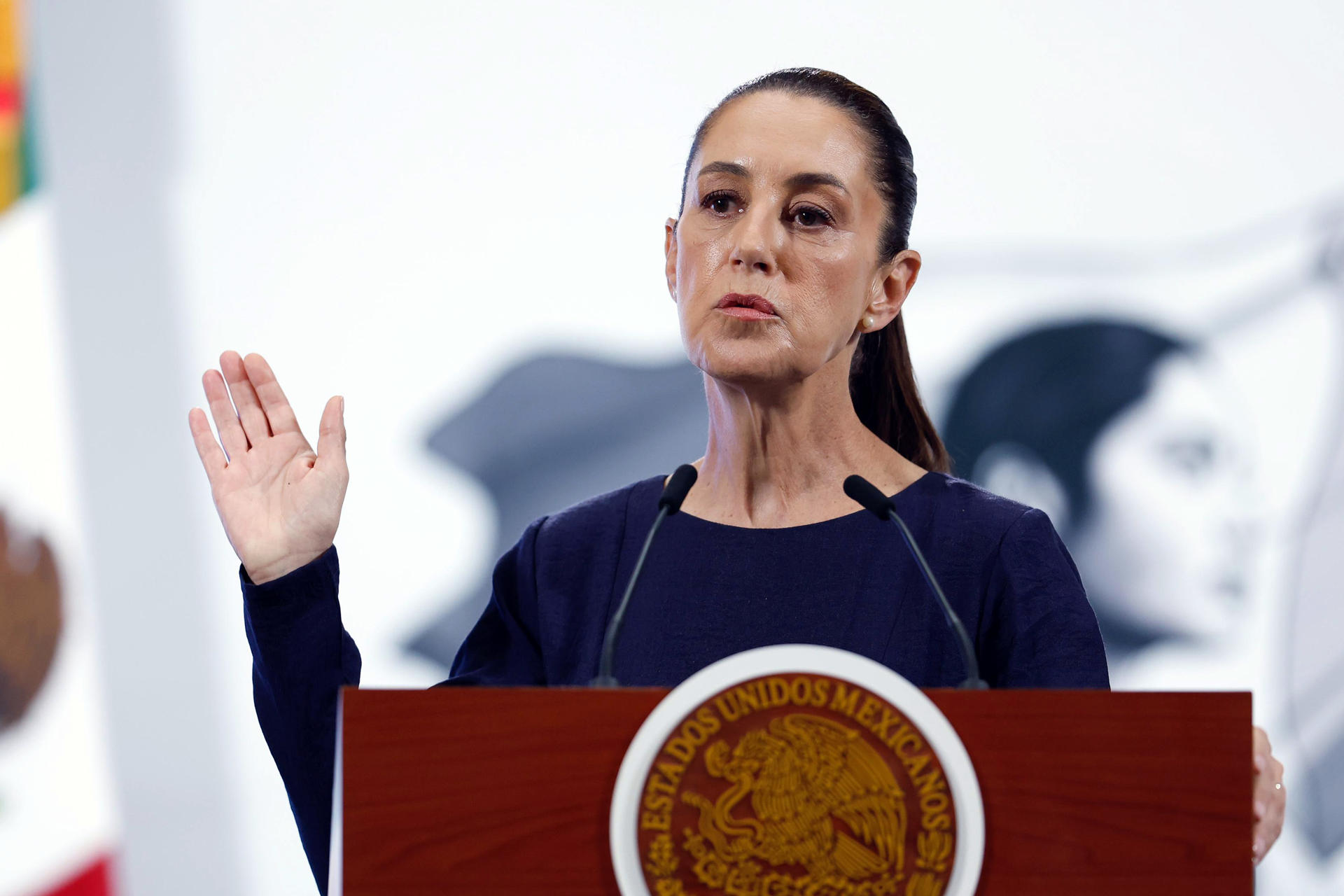 La presidenta de México Claudia Sheinbaum, participa este lunes durante su conferencia de prensa en Palacio Nacional de la Ciudad de México (México). EFE/ Sáshenka Gutiérrez